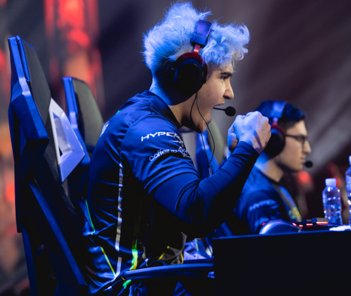 Yukeo competing at a professional Rocket League event